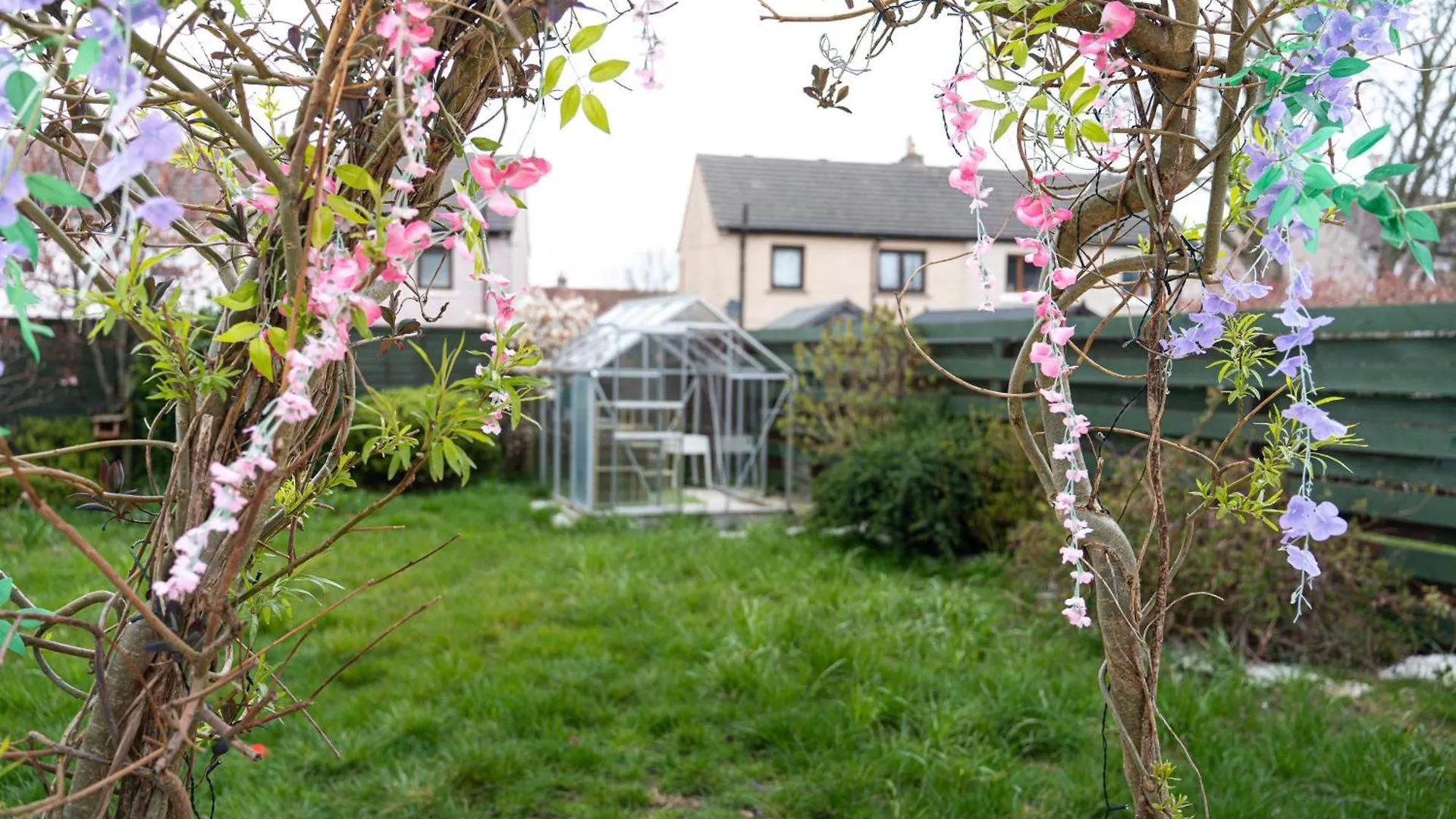 Cozy 3 Bedroom House Near Ari And City Centre, Ab16, Wifi, Parking, Netflix, Pet - Friendly Aberdeen 0*,  United Kingdom