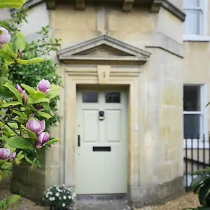 Percy Place Apartment Bath