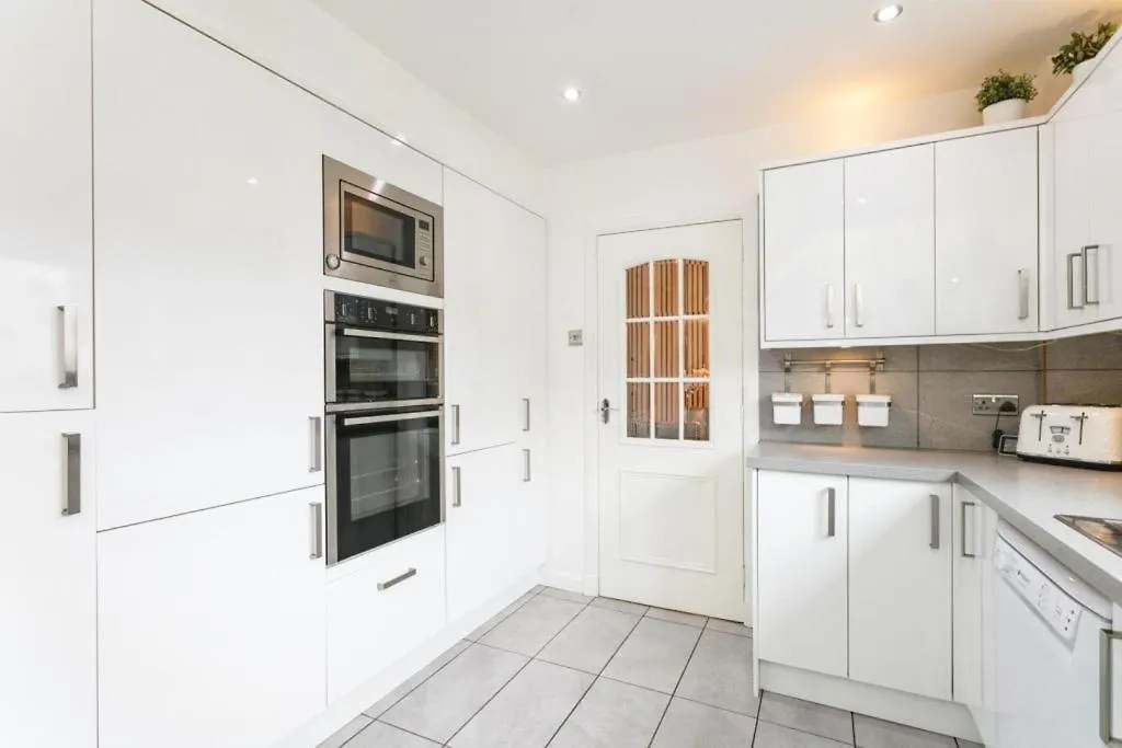 Cozy 3 Bedroom House Near Ari And City Centre, Ab16, Wifi, Parking, Netflix, Pet - Friendly Aberdeen Penzion